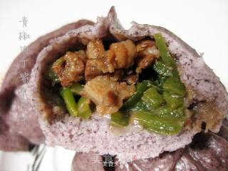 Diced Pork Buns with Purple Rice and Green Pepper recipe