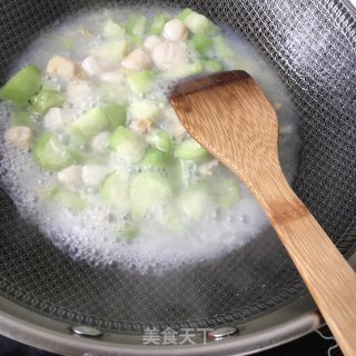 "runzao Soup" Loofah and Scallop Soup recipe