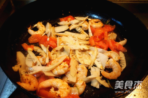 Fried Noodles with Seafood recipe