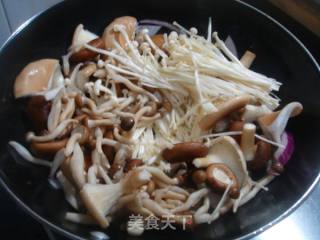 [cantonese Cuisine] Mushrooms in Pot with Sauce recipe