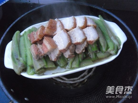 Loofah Steamed Pork recipe