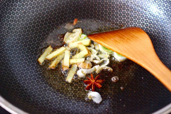 One-pot Stew with Moss and Sea Prawn Vermicelli recipe