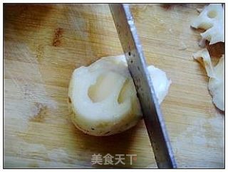 Lotus Root and Pig's Feet Soup. recipe