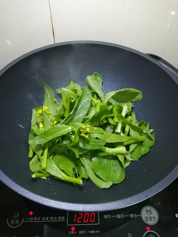 Simple and Delicious~~ Choy Sum Stir-fried Rice Noodles recipe