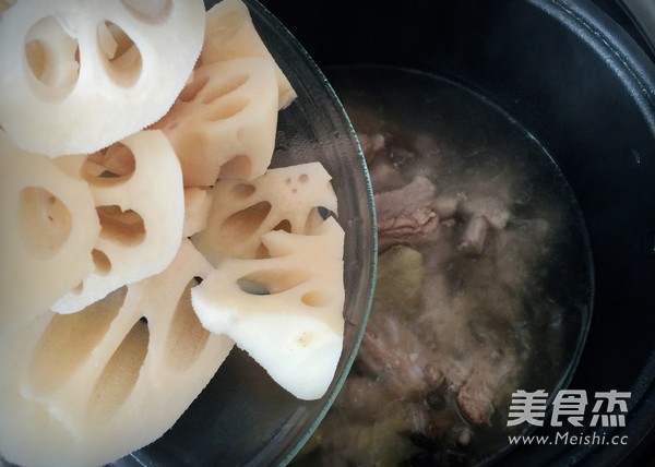 Stewed Pork Ribs with Lotus Root recipe