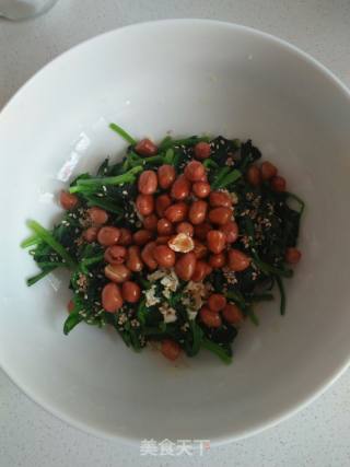 Spinach Fungus Mixed with Peanuts recipe