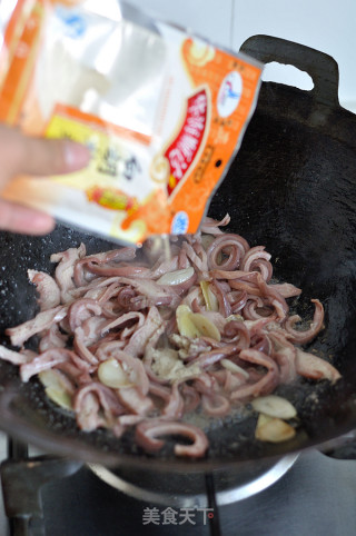 Stir-fried Belly Shreds with Coriander recipe