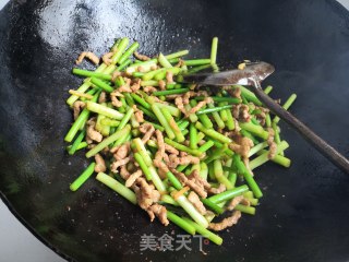 Shredded Garlic Stalks recipe