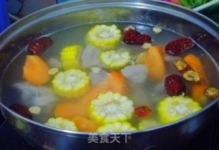 【healthy Soup Pot】carrot and Corn Pork Ribs Soup recipe