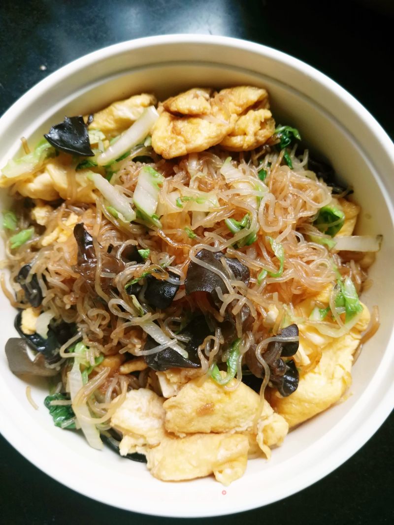 Stir-fried Rice Noodles with Vegetables and Fungus recipe