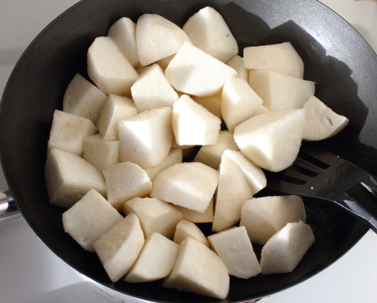 Stewed Radish with Red Dates and Lamb recipe