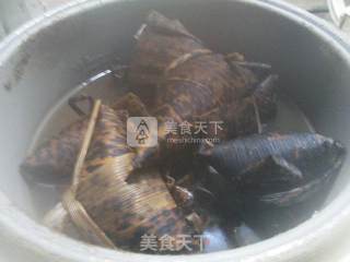 Glutinous Rice Dumplings with Peanuts and Raisins recipe