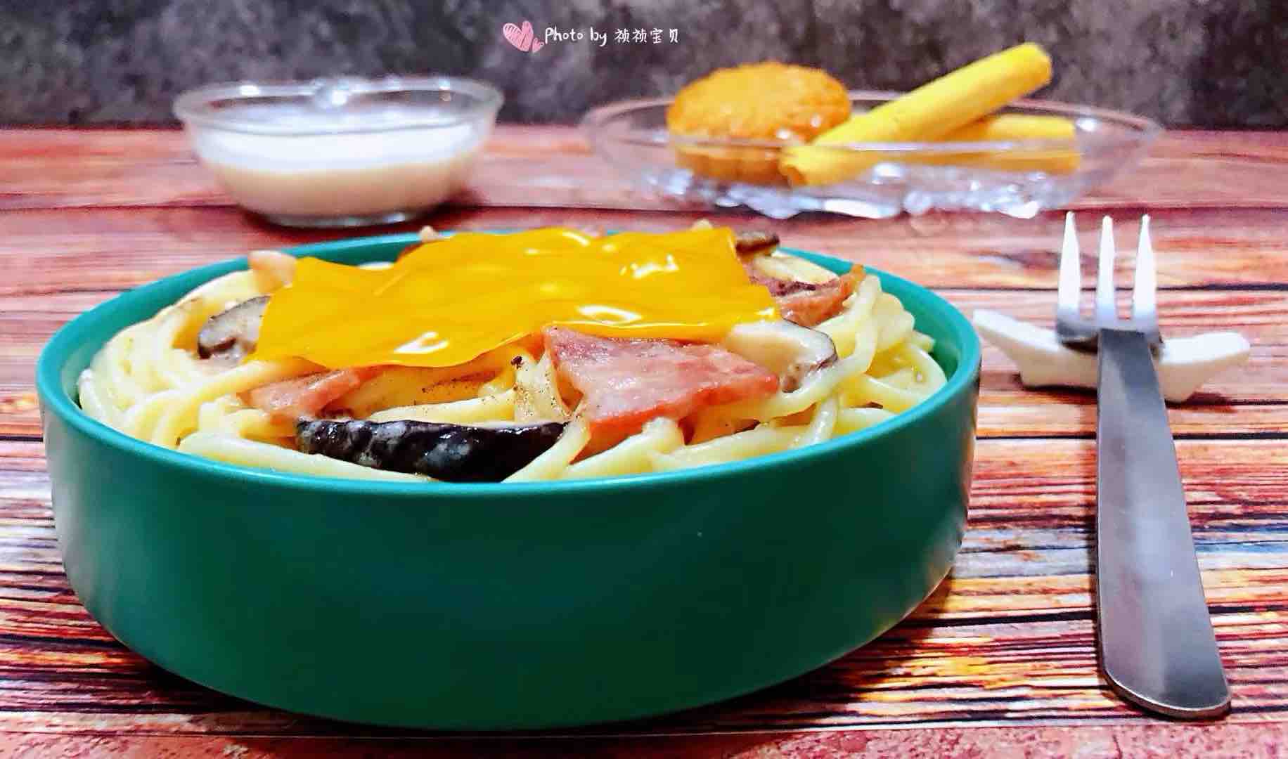 Spaghetti with Creamy Bacon and Shiitake Mushrooms recipe