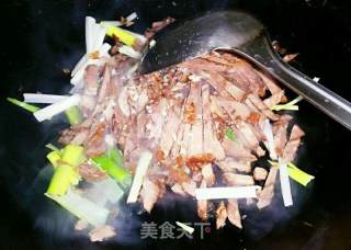 Stir-fried Braised Beef with Green Onions recipe