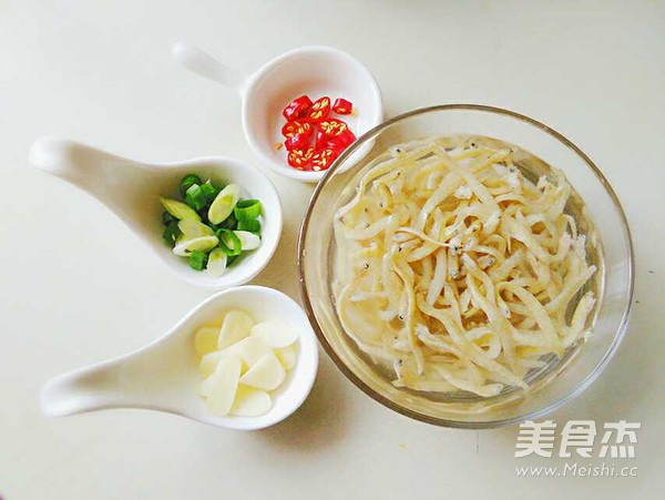 Fried Whitebait with Peanuts recipe