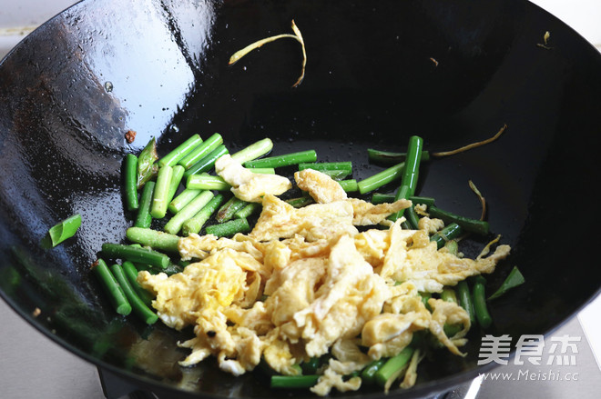 Fried Noodles with Garlic and Egg recipe