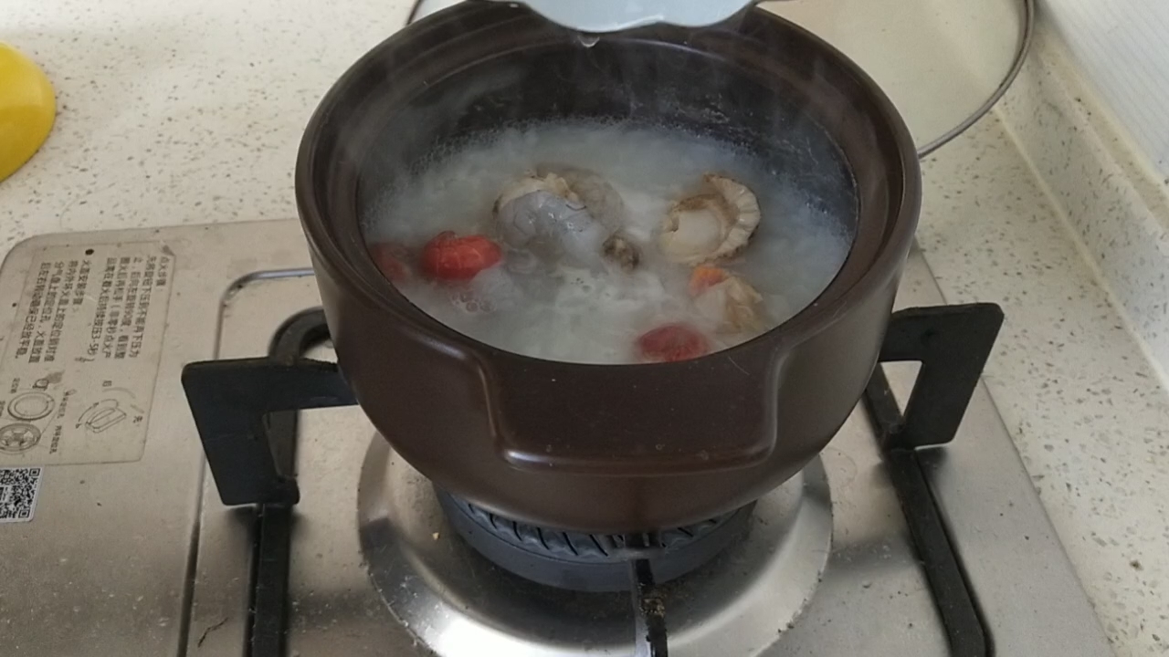 Nutritious and Heart-warming Casserole Seafood Porridge recipe
