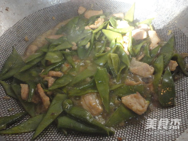 Fried Pork with Pork Ears and Beans recipe