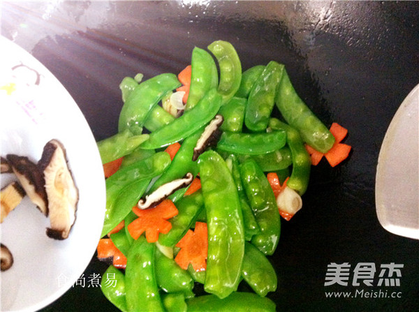 Winter Mushroom and Oyster Fragrant Snow Peas recipe