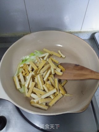 Stir-fried Cabbage Heart with Dried Tofu recipe
