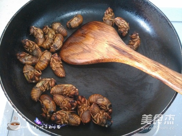 Dry Stir-fried Golden Cicada recipe