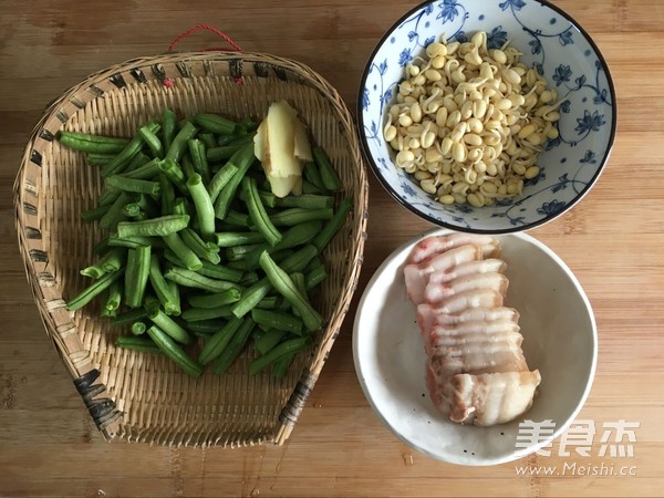 Braised Noodles with Beans recipe