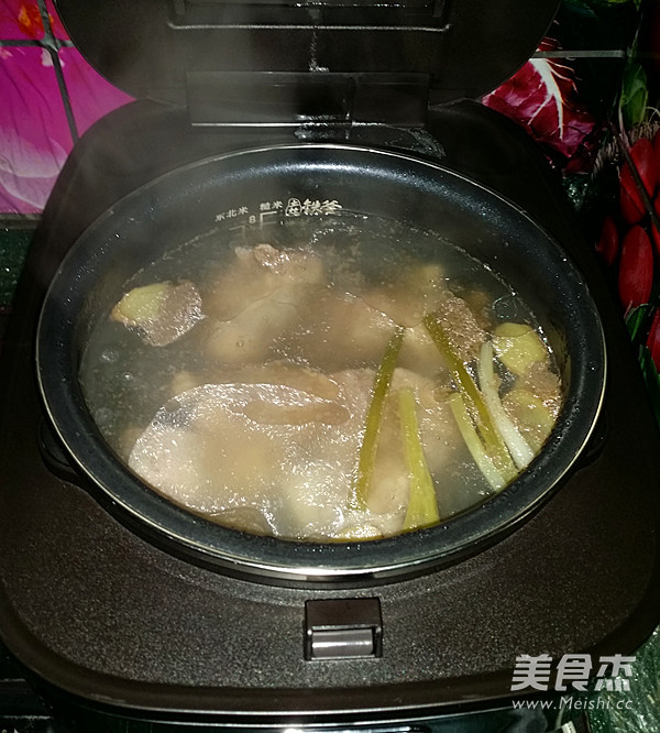 Hericium and Pork Bone Soup recipe