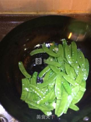 Stir-fried Snow Peas with Sausage recipe