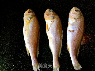Fried Small Yellow Croaker recipe