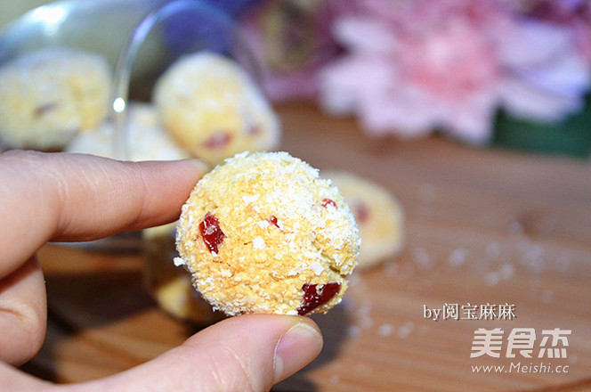 Cranberry Coconut Balls recipe