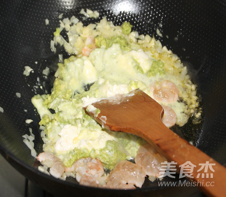 Pasta with Avocado and Shrimp recipe