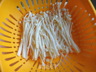 Enoki Mushroom Mixed with Shredded Chicken recipe