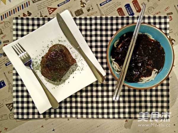 Pan-fried Beef Shoulder and Instant Korean Fried Noodles recipe