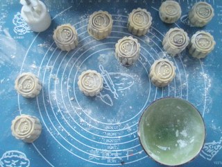 Red Bean Paste Mooncakes for Mom During The Festival recipe