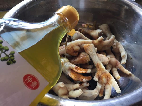 Braised Chicken Feet with Pepper Oil recipe