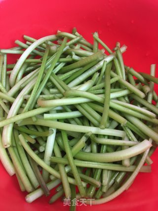 Stir-fried Sweet Potato Leaves with Garlic recipe