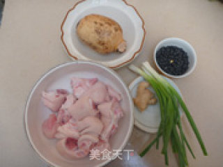 Stewed Pig's Feet with Lotus Root recipe