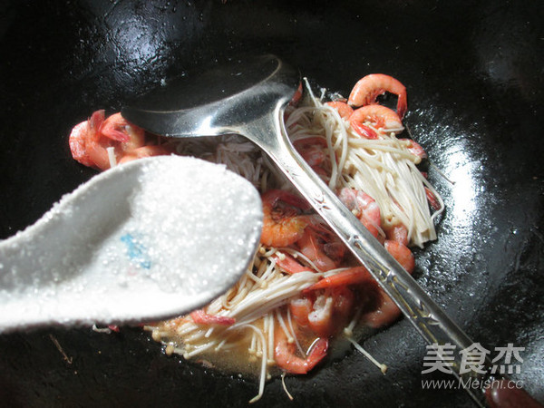 Stir-fried Sea Prawns with Enoki Mushrooms recipe