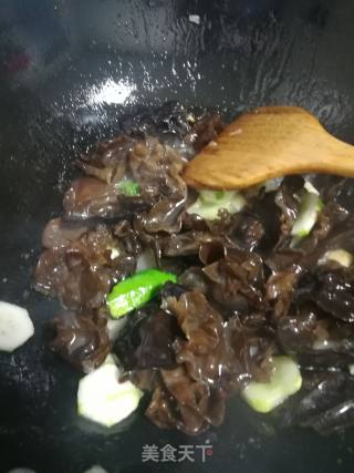 Fried Cucumber with Fungus recipe
