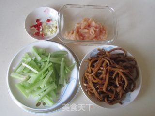 Stir-fried Shredded Chicken with Celery Chiba Tofu recipe