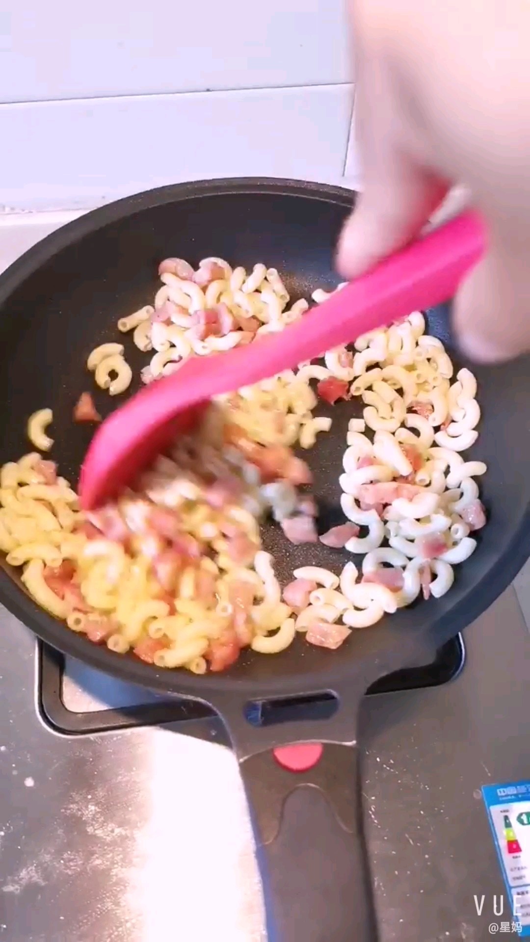 Stir-fried Macaroni with Sausage recipe
