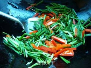 Stir-fried Chives with Egg and Red Pepper recipe
