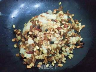 Homemade Shaanxi Fine Sand Stir-fried Eight Treasures recipe