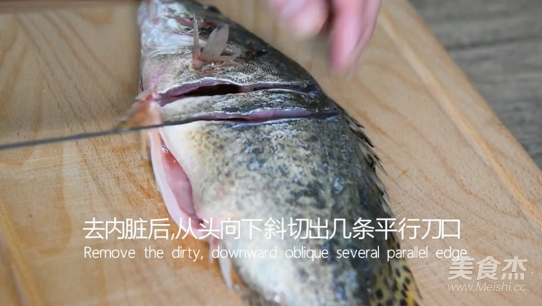 The Practice of Adding Freshness to Freshness-steamed Mandarin Fish recipe