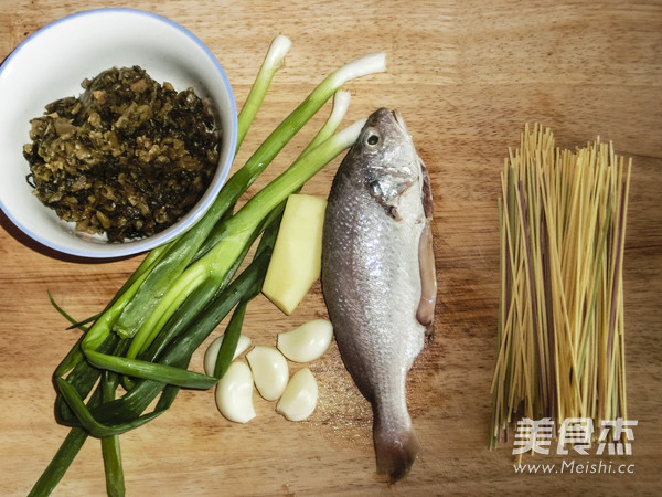 Yellow Croaker Simmered Noodles recipe