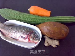 Snow Lotus Loofah and Crucian Carp Soup recipe