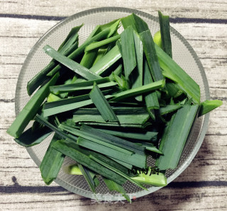 Fried Pork with Garlic Sprouts#肉肉厨 recipe