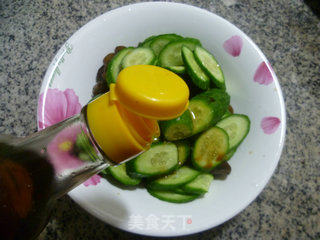 Cucumber Mixed with Black Fungus recipe