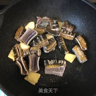 Dry Stir-fried Rice Field Eel recipe