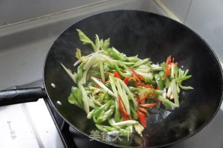 Stir-fried Fatty Sausage with Hot Pepper recipe